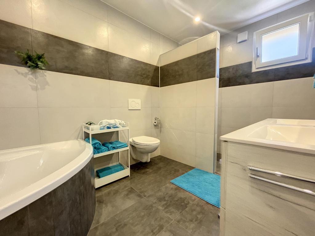 Appartement Moderne Avec Terrasse Et Piscine A Chatel Sur Bex Exterior photo