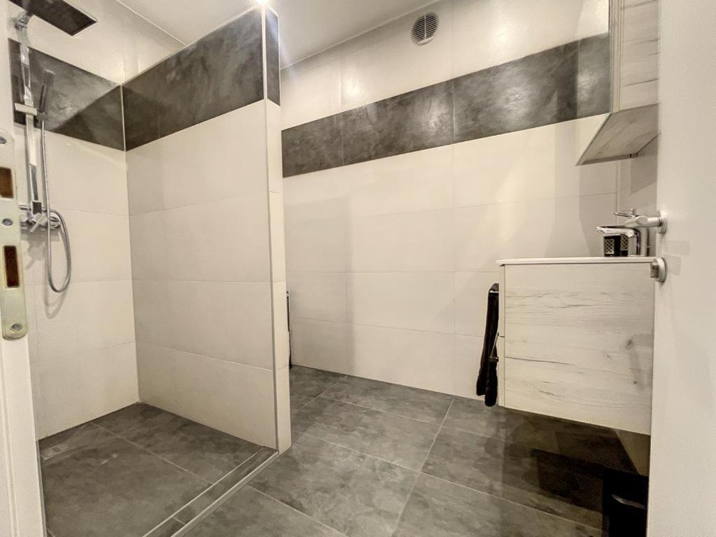 Appartement Moderne Avec Terrasse Et Piscine A Chatel Sur Bex Exterior photo